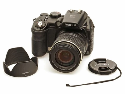 Fujifilm Finepix S9600 Digitalkamera mit 9 Mpx und Zoom Objektiv 28-300mm ∼ KB - Bild 1 von 4