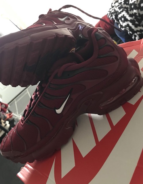 all burgundy air max plus