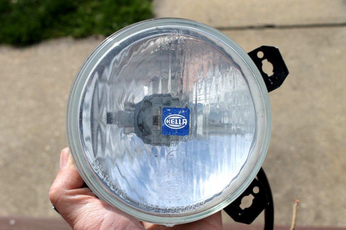 VW Golf mk2 Hella Headlight 301-124038 / 734718-00 Volkswagen