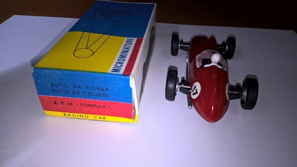 POLITOYS N.58 B.R.M. F1 1/41 in plastica "SKIP" Col.Rosso con scat. originale. - Immagine 4 di 4