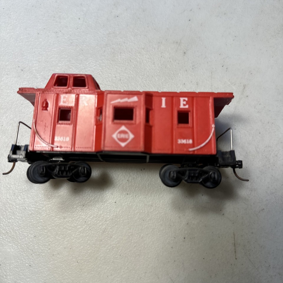 lot of 7 cabooses, Conrail, Union Pacific, San Francisco, Erie