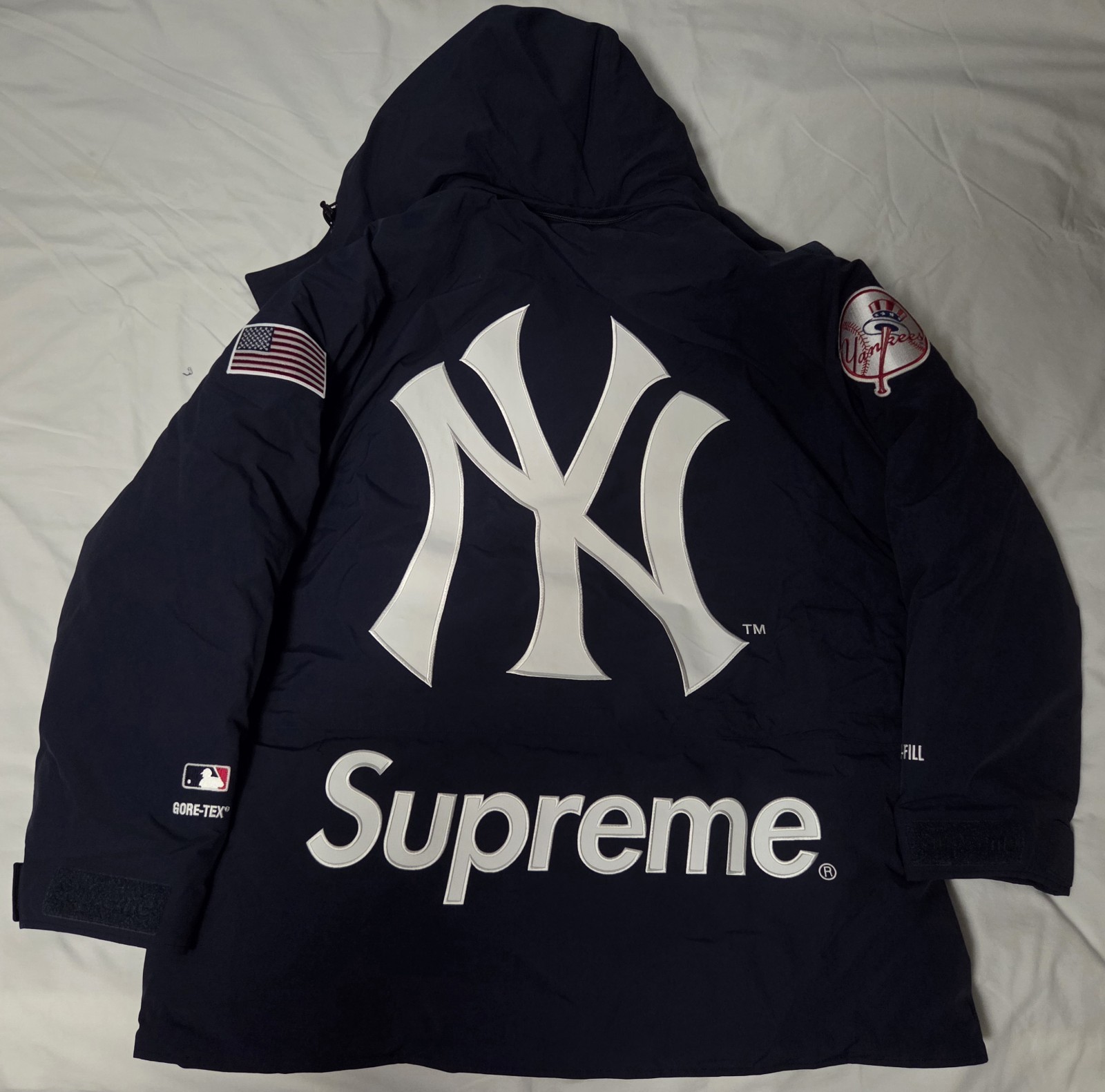 Supreme®/New York Yankees™ GORE-TEX 700 - Fill Down Jacket Navy XL BRAND NEW image 4
