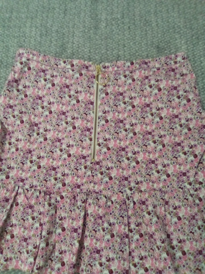 JUICY COUTURE ROSA ESTAMPADO FLORAL, CREMALLERA, MINIFALDA PLISADA, TALLA 8 Foto 3 de 4