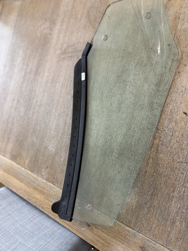 1995 CHRYSLER LEBARON DRIVER SIDE LEFT Front Window Foto 4 de 4