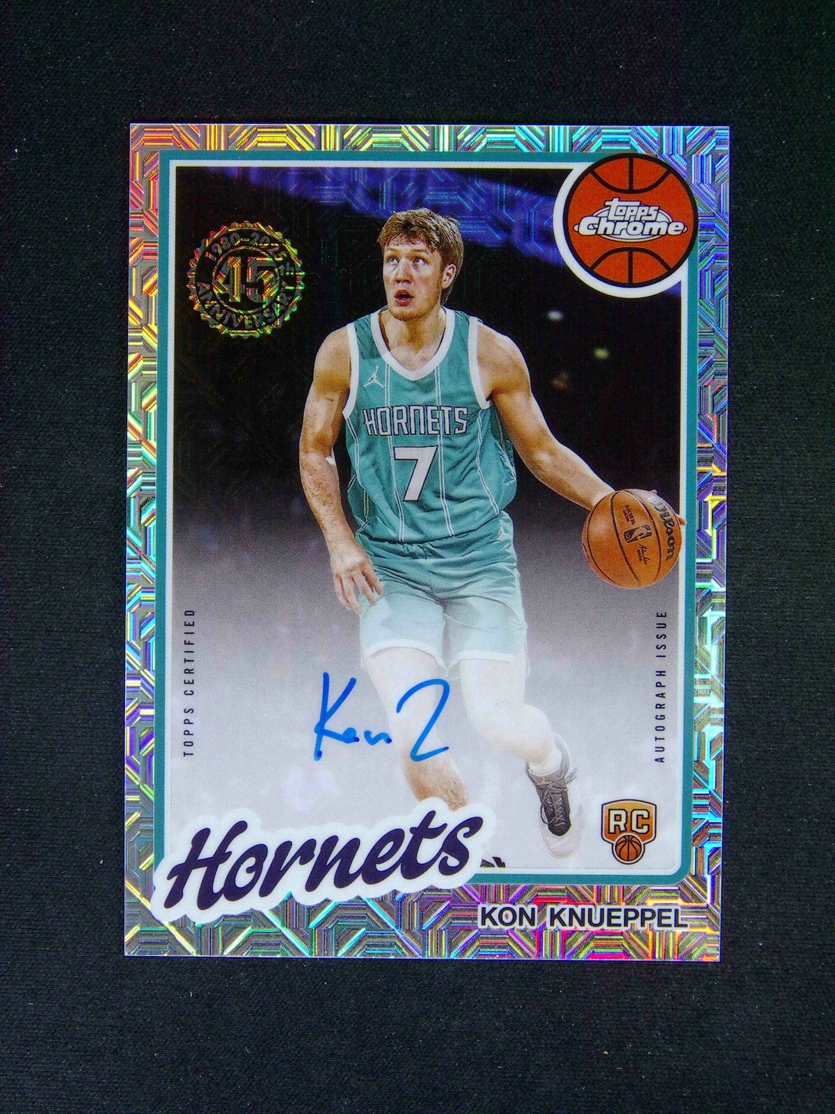 2025-26 Topps Flagship NBA Kon Knueppel RC 1980-81 45th Auto Chrome Mojo