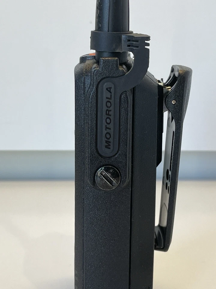 MOTOROLA XPR6550, UHF, 4W, 1000 CH, DIGITAL, New Battery,  New Antenna, Charger - Image 4 of 4