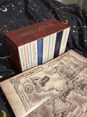 Throne of Glass Series Out Of Print Paperback Red Box Set & Map Sarah J. Maas