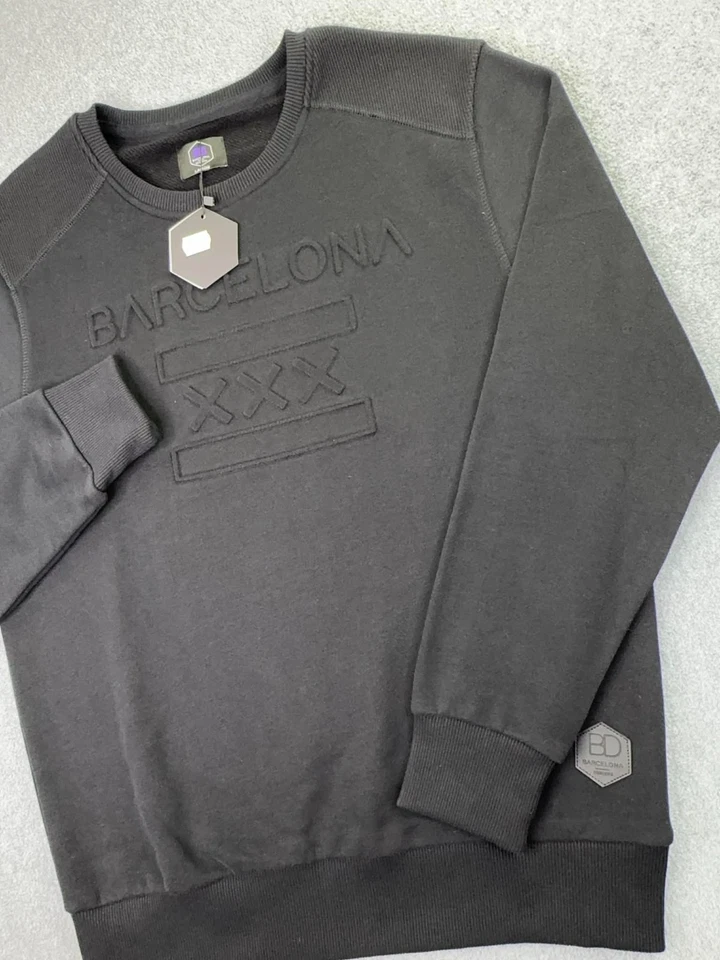 NUEVA Sudadera Barcelona Designs Cuello Redondo Talla Grande Monocromo Negra Diseñador Foto 4 de 4