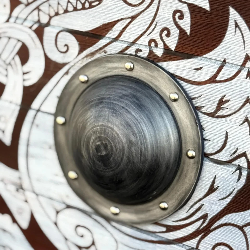 Escudo de madera gris King Fenrir | Auténtico escudo vikingo usado en batalla para nórdicos Foto 4 de 4