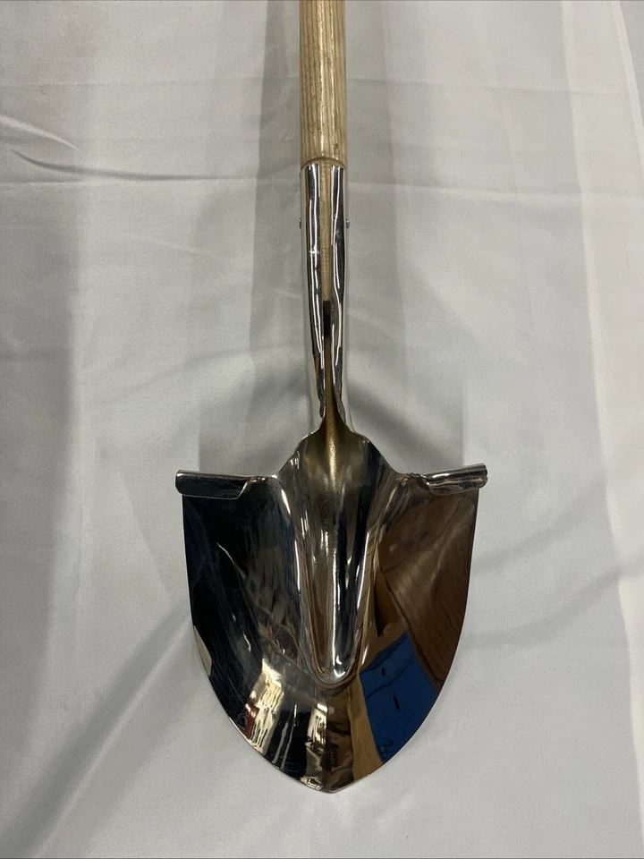 Pala Ceremonial Truper 33127 Tru Pro Cromo Pulido, con Acero/Madera 27 Pulgadas Foto 4 de 4