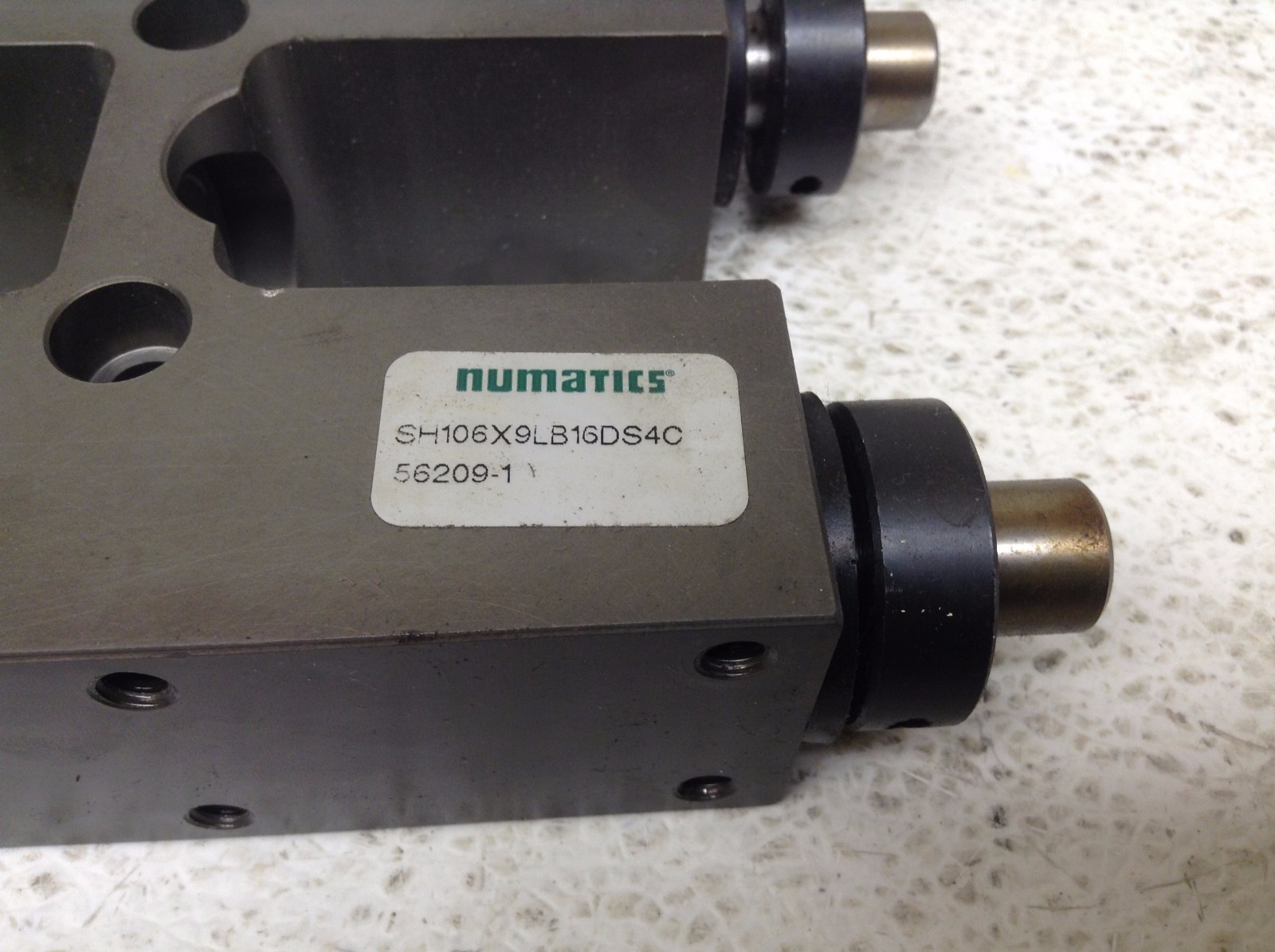 Numatics SH106X9LB16DS4C Linear Slide 56209-1 1 1/16 
