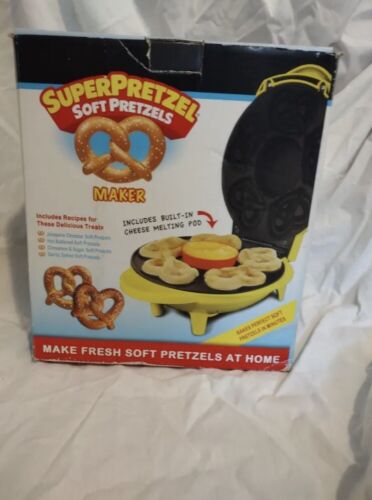 SUPER PRETZEL Soft Pretzel Maker (Yellow) - Afbeelding 1 van 2