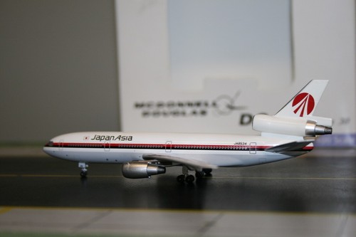 Aeroclassics 1:400 Japan Asia Mcdonnell Douglas DC-10-40 JA8534 Model Plane - Picture 6 of 7