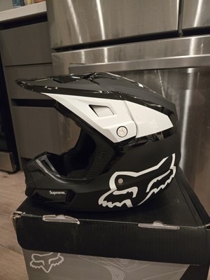 Supreme Fox Racing V2 Helmet Black SS18 Medium M 