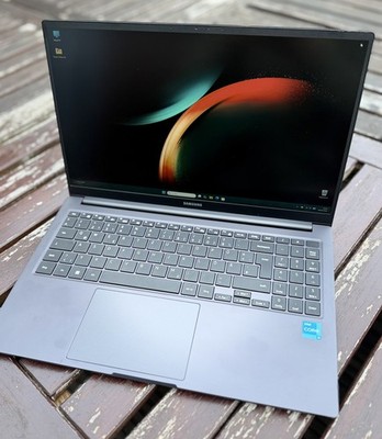 Samsung Galaxy Book3 15,6 Zoll i3-1315U 8GB DDR4 256GB SSD Win11