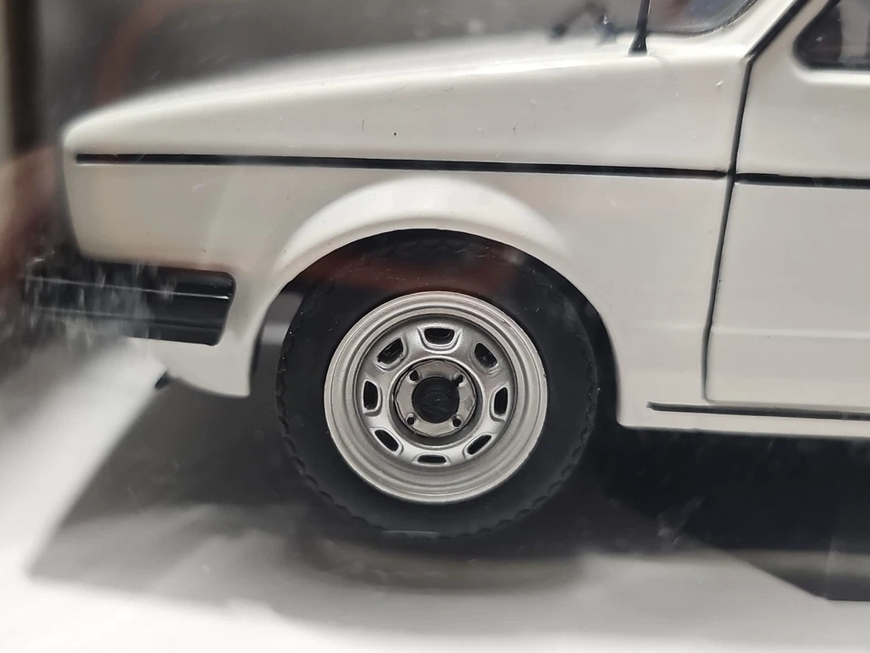 Solido 1:18 Scale 1982 White Volkswagen Caddy MK-1 Diecast Truck - Image 4 of 4