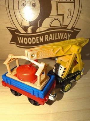 KEVIN ! THOMAS FRIENDS TRAIN Diecast TAKE N PLAY ALONG TO THE RESCUE 2009