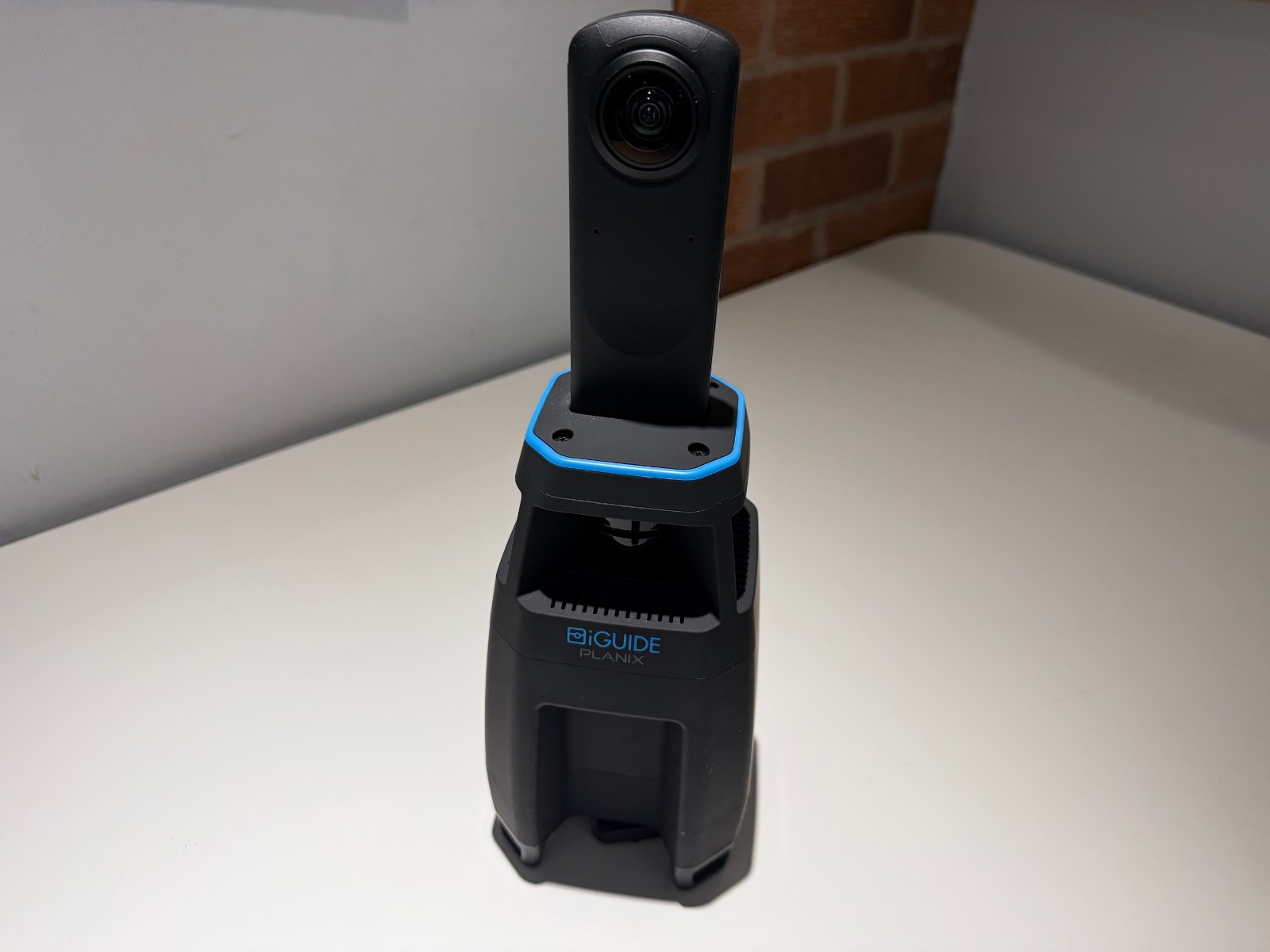 Escáner Iguide Planix Ricoh Theta Z1 360 cámara y estuche rígido