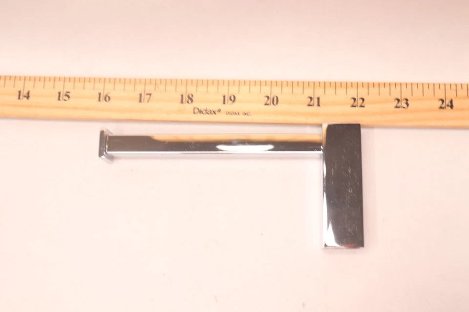 Soporte de papel higiénico de un solo poste Amerock cromado 5-7/8" 149 mm BH3608126 Foto 3 de 4