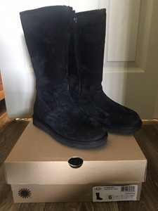 black ugg boots size 6