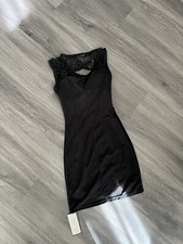 Sleeveless laced mini black dress 