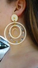 Boucles d'oreilles créoles Gas Bijoux,acétate blanc,perles bleues,dorées,Neuves