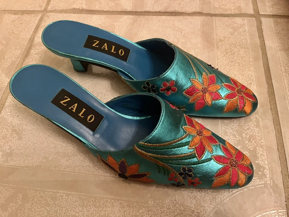Zapatos de salón Zalo verde azulado turquesa gamuza bordado floral 7,5 M hechos en España Foto 2 de 4