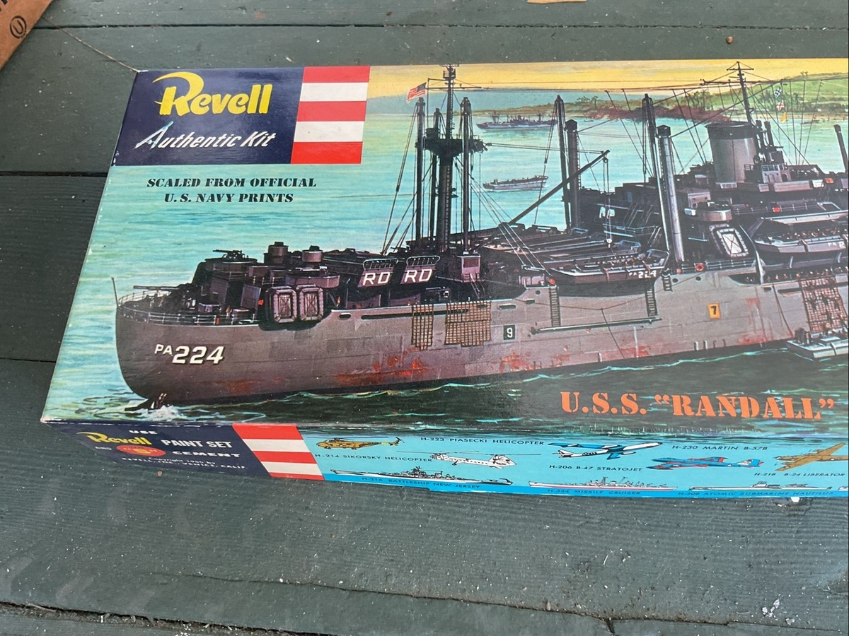 Maquette Revell 05018, Bateau De Transport D'attaque USS Montrose/USS Randall 1/400