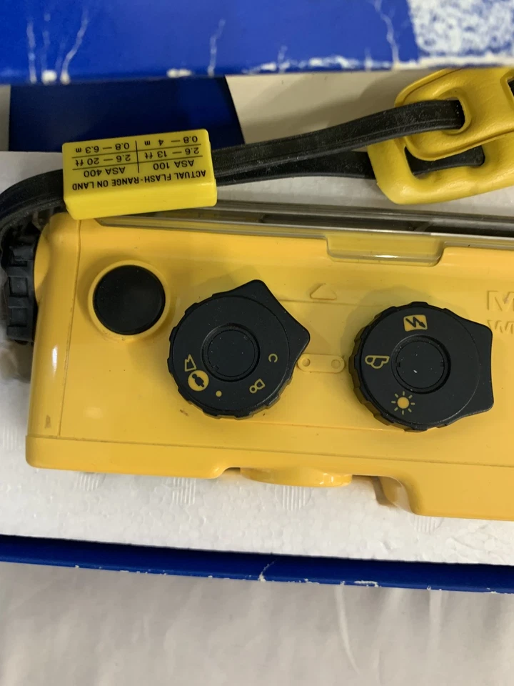 Vintage Minolta Weathermatic-A 35mm Waterproof Camera Yellow Japan Boxed Manual - Image 4 of 4