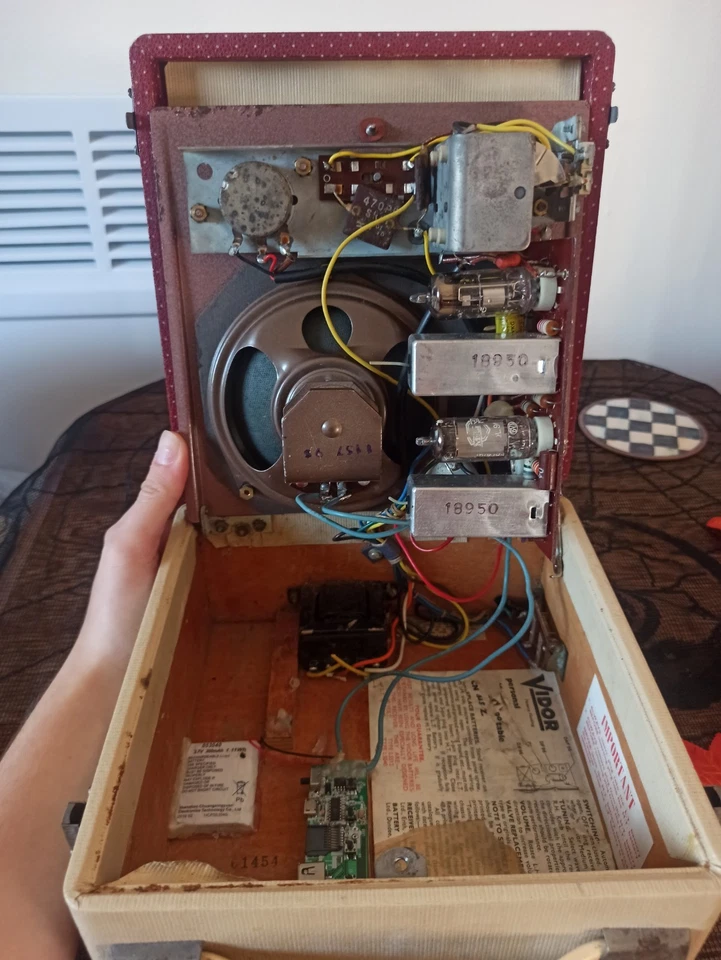 Vidor My Lady Catherine Vintage Valve Radio Converted To Bluetooth - Image 2 of 4