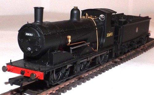 HORNBY R3240 DRUMMOND 700 CLASS 0-6-0 LOKOMOTIVE 30693 BR SCHWARZ | Zustand: Used