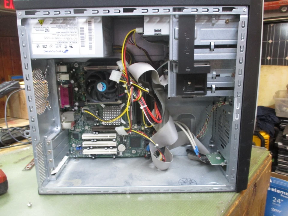 gateway pentium 4 2.6ghz 512mb ram no hard drive, - Image 2 of 4