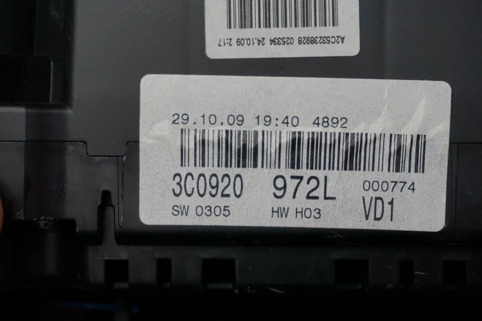 2010 VOLKSWAGEN PASSAT Speedometer Gauge Cluster OEM 3C0920972L - Image 4 of 4