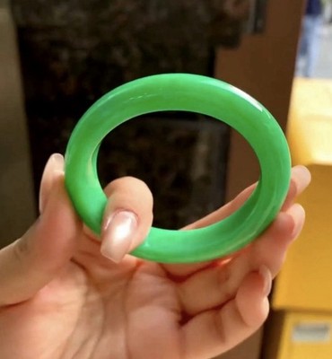 Natürlicher apfelgrüner Jade Armreif 56 mm Durchmesser AAAA Fengshui