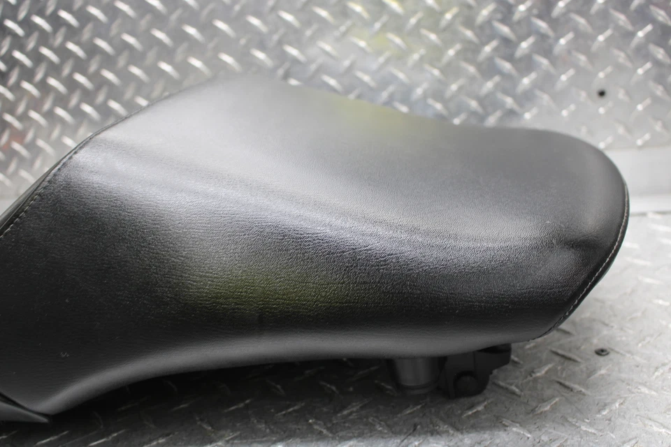 BMW K1600GT 2012 ABS ASIENTO TRASERO SILLÍN 668833 (tiene 1 llave) Foto 4 de 4