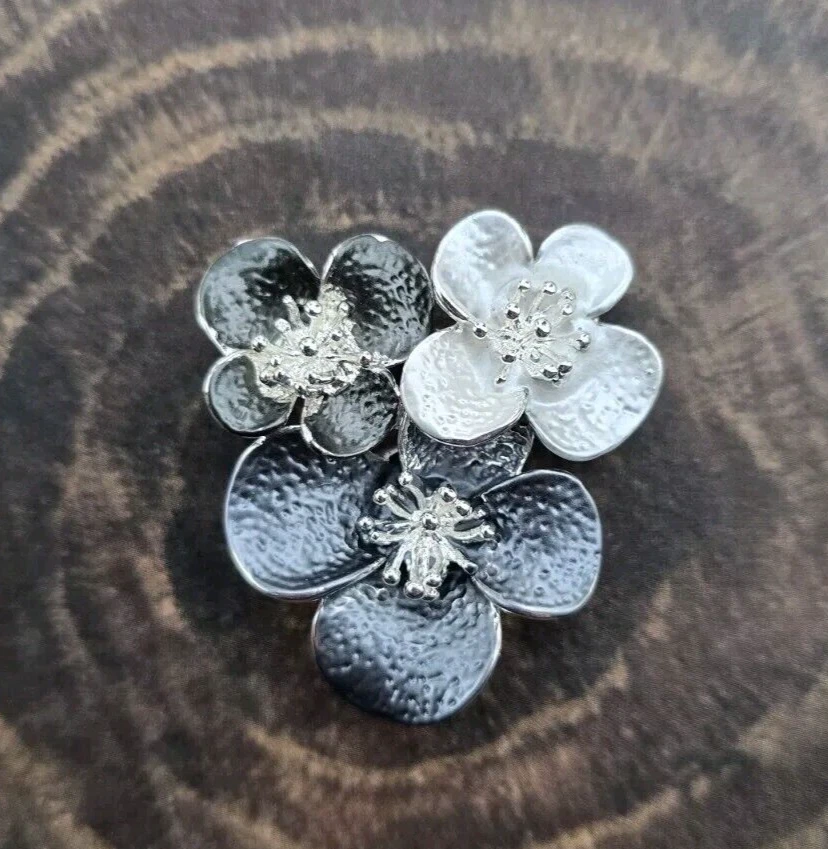 Enamel Flowers & Plants White Fashion Brooches & Pins for 