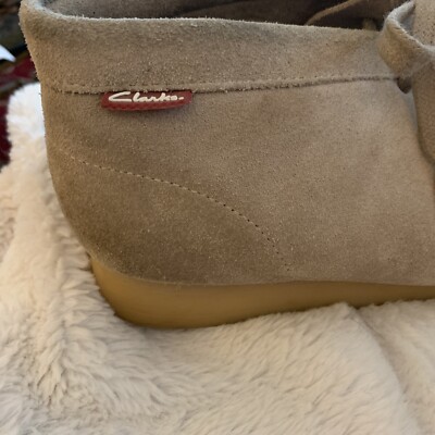 MENS CLARKS SHACRE CHUKKA DARK SAND SUEDE WHEAT TAN  display picture 3