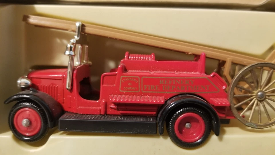 1934 Dennis Fire Engine London Die Cast Metal Model - Lledo Days Gone 12004 - Image 4 of 4