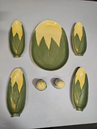 VTG Shawnee Pottery Corn King #68 Oven Proof Dinner Plates & Shakers 7 Pc Bundle