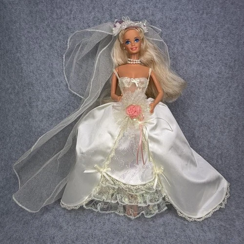 Vintage DREAM BRIDE BARBIE Wedding Doll  Dress & Veil - #1623 - Mattel 1991 90s