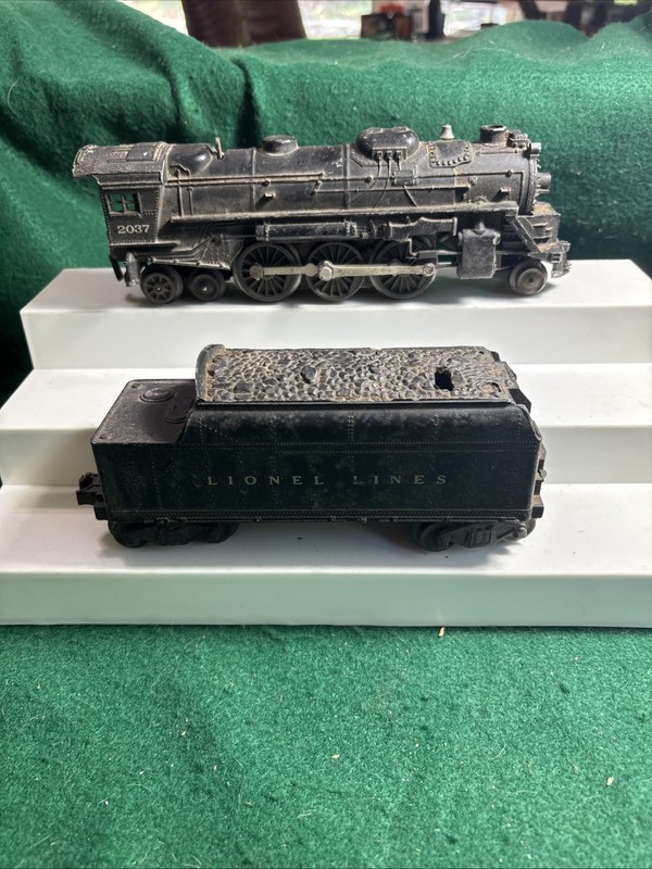 Lionel 2037 Vintage O Die-Cast Steam Locomotive and Tender 2666w Runs Good