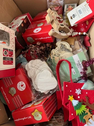 Lot rDe 880 Christmas items randomly taken from the shores quality refbout20