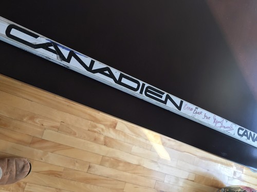 SAVARD # 18 CHICAGO BLACK HAWKS SIGNED HOCKEY STICK - Picture 10 of 11