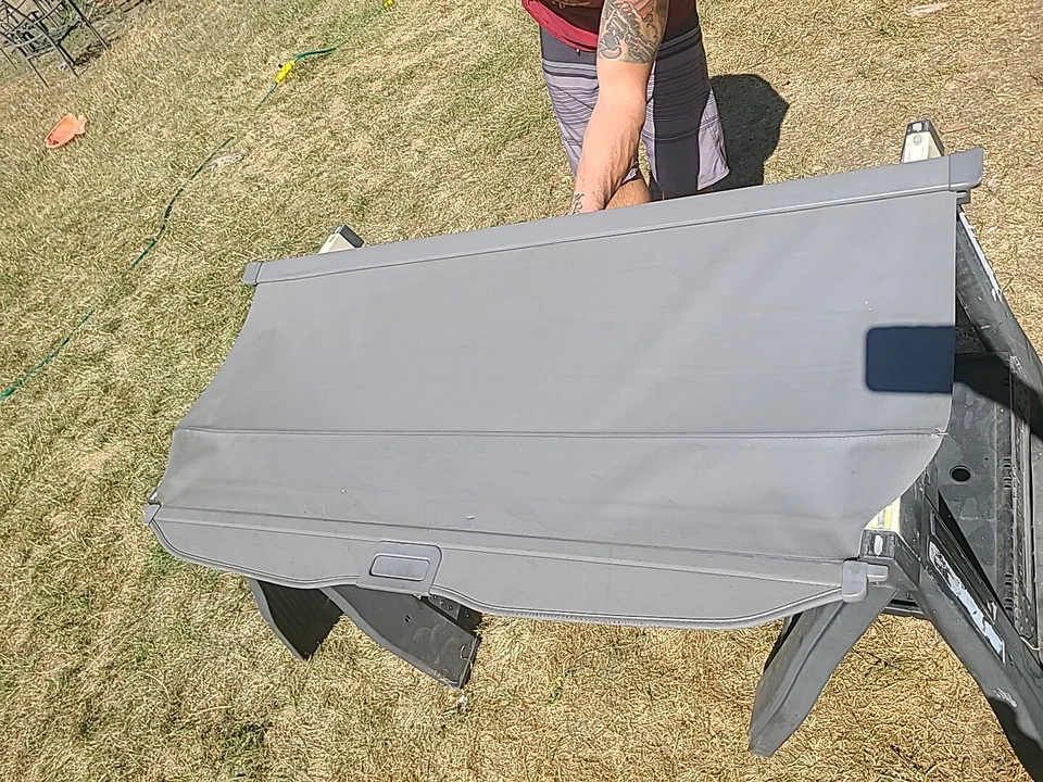 Cubierta de carga trasera retráctil gris Subaru Forester 2003-2008 OEM usada 🤙 Foto 4 de 4