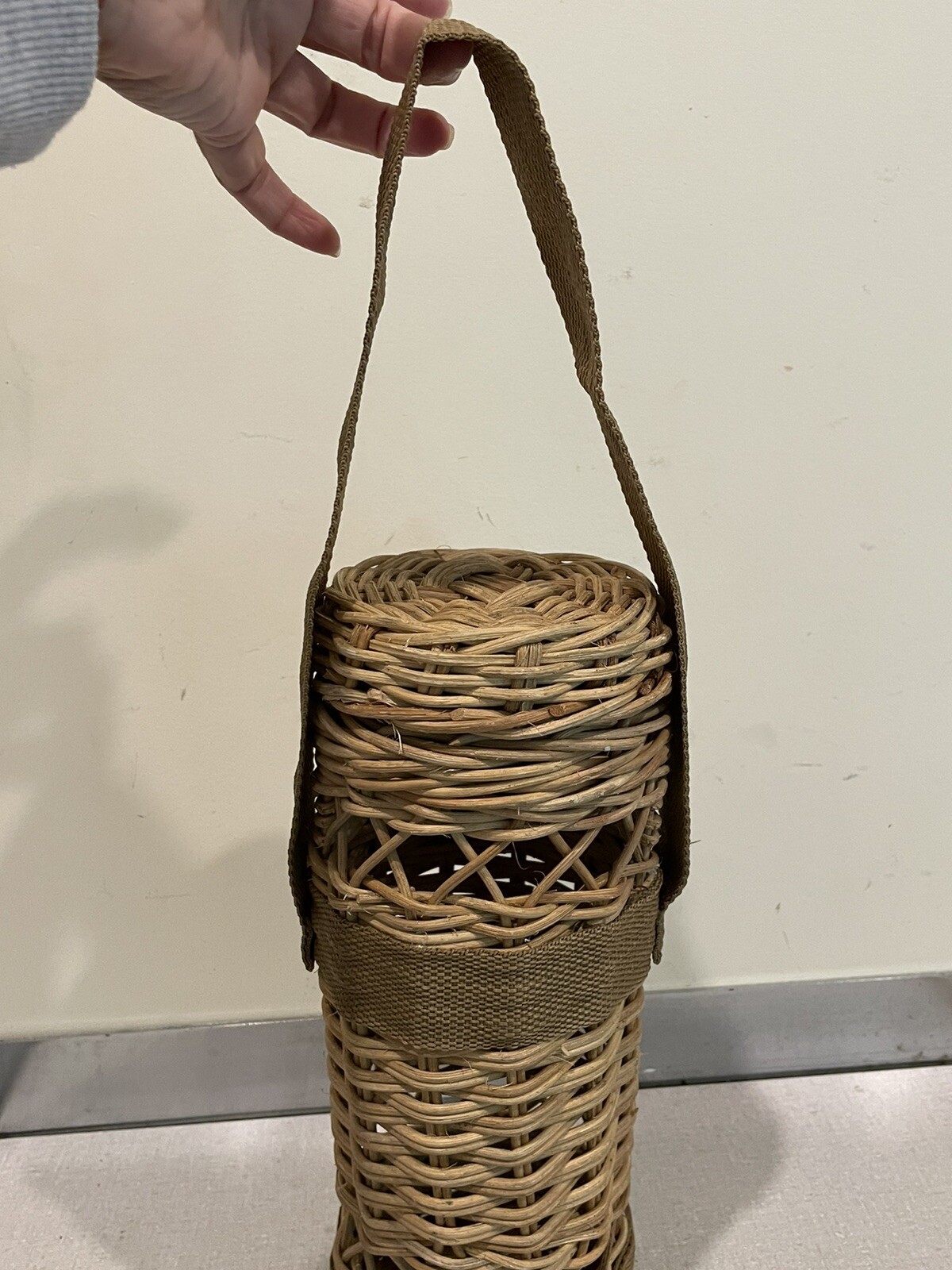 Wicker Wine Bottle Wine Holder Carrier Vintage Picnic Basket as is 14