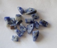 LOT DE PERLES IRREGULIERES - BLEUE ET BLANCHE - NEUF - PV190