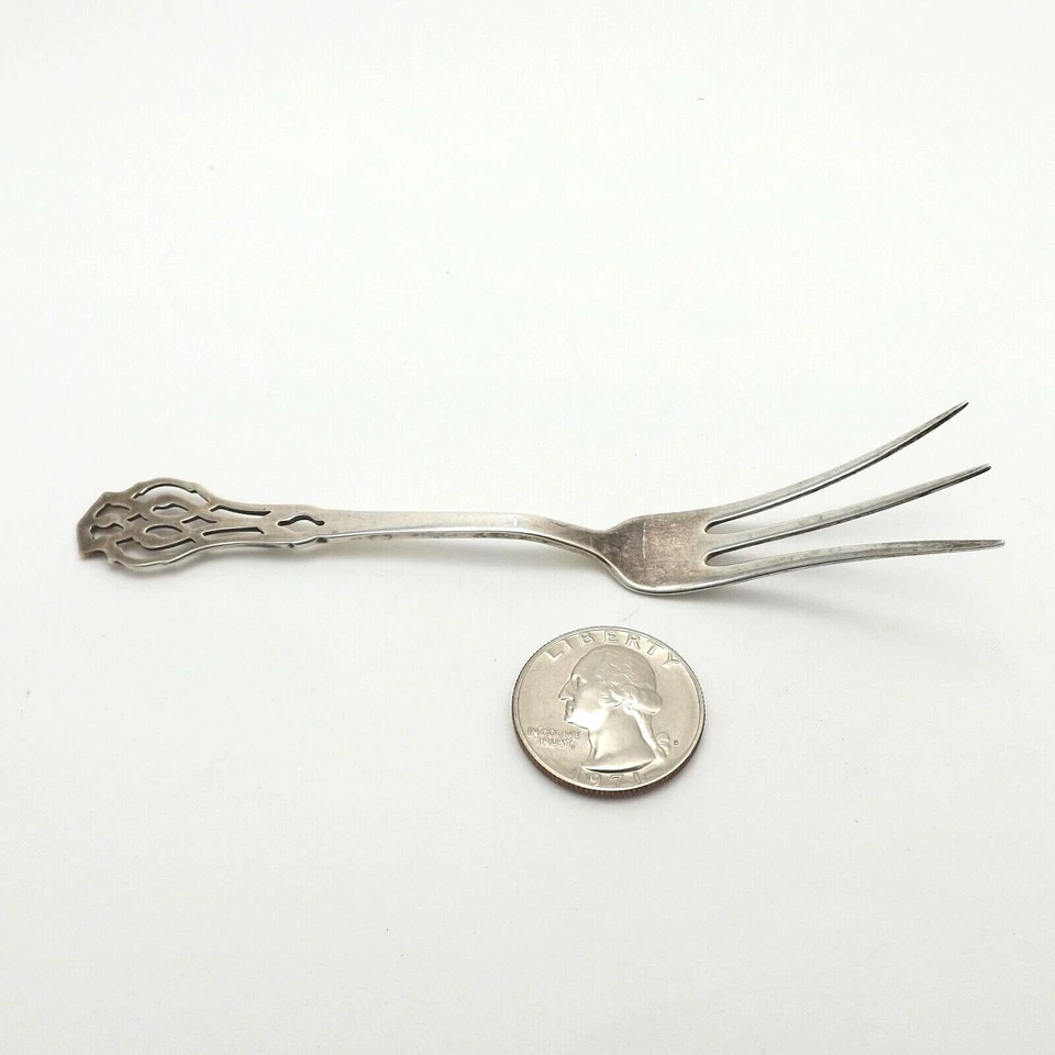 Antiguo tenedor Lunt Chippendale de plata esterlina cóctel fresa limón Foto 3 de 3