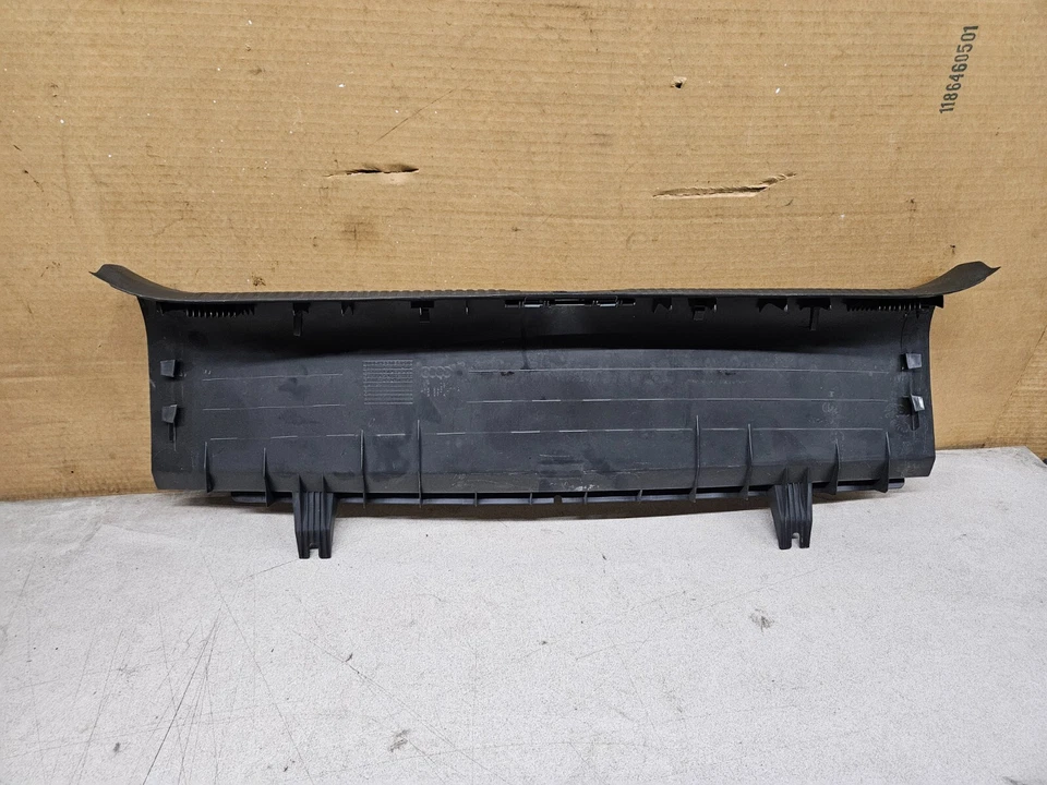 Panel de moldura de maletero/portón Audi A6 Quattro 2005-2011 4F5863471A OEM Foto 3 de 4