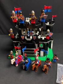 Lego 6085 Castle Black Knights Black Monarch's Castle Knights Knights Castle 1988