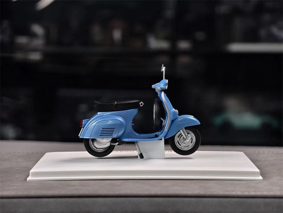 Norev 1/18 Scale Vespa 125 Primavera Blue Motorcycle Diecast Model Toy - Image 4 of 4